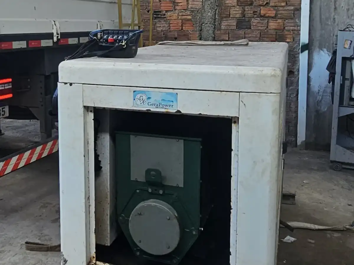 Gerador carenado de 100 kVA disponível para aluguel em eventos em São Luís, MA