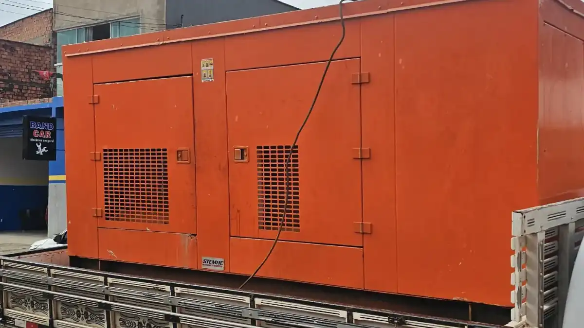 Grupo gerador carenado de 370 kVA no caminhão para entrega de aluguel em São Luís, MA