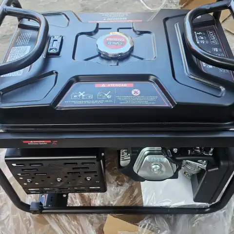 Gerador portátil a gasolina (preto, tanque com tampa cromada) novo, vista superior